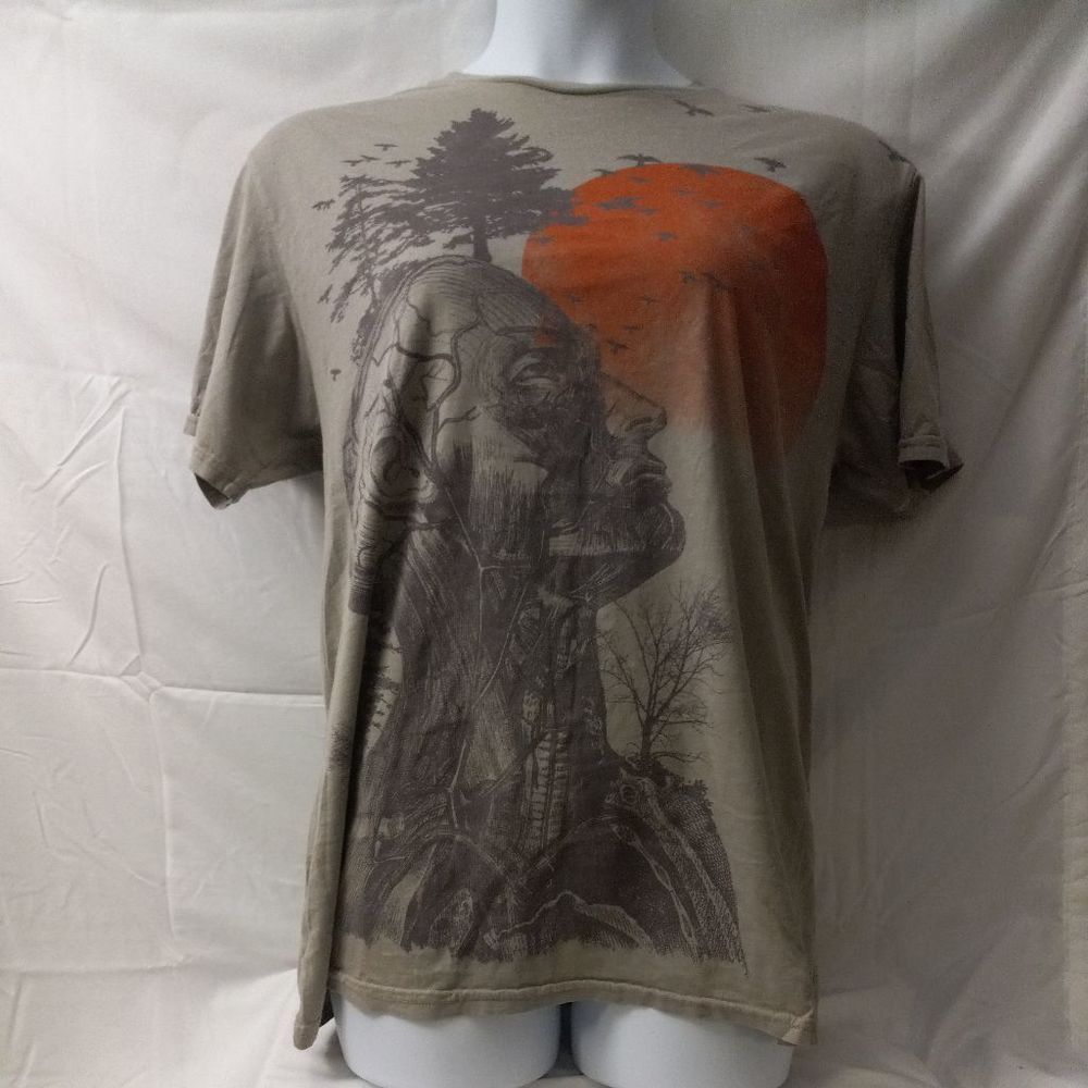 VTG JUNK FOOD CLOTHING Men's Sz XXL Short Sleeve Crew Neck Graphic Print Shirt.